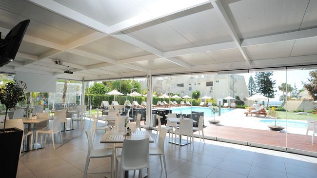 Frixos Suites Hotel Apts Oroklini Eksteriør bilde